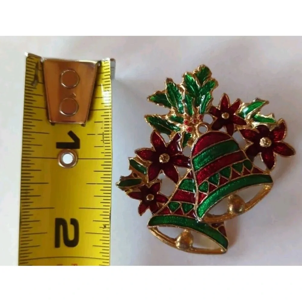 Vintage Christmas  Holiday Retro Brooch Pin Very Pretty